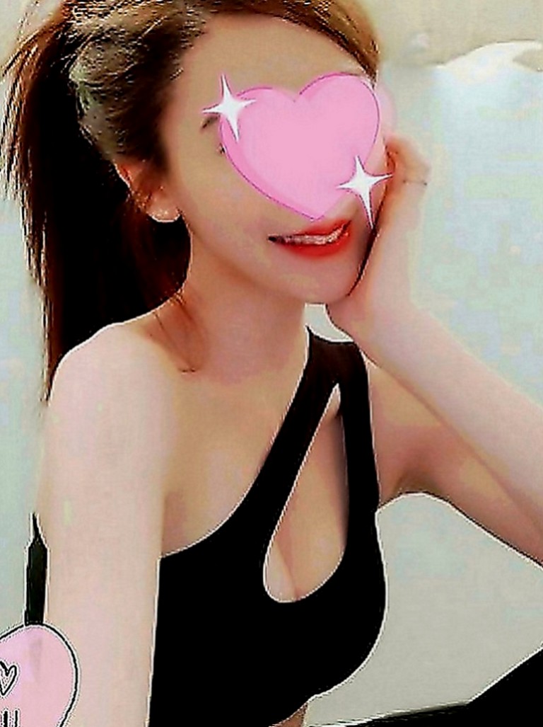 台中按摩全套：蜜莎 |大三學姐|169cm|42kg|E罩杯|22歲|嬌小可愛 帶點調皮 也對做愛有種興奮