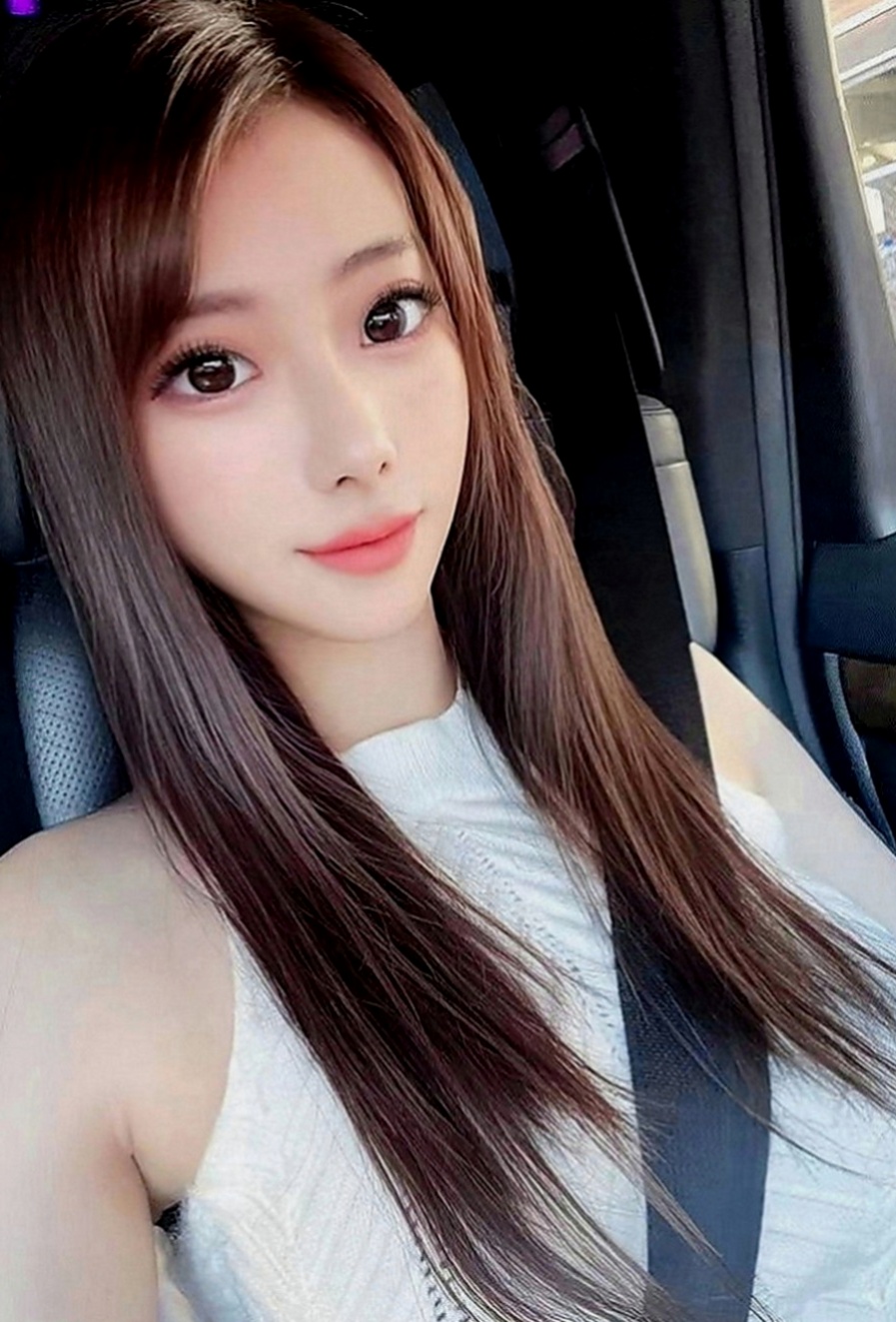 楠西好茶：瑞拉 |乖乖女|166cm|48kg|D罩杯|20歲|身材保養的很好，很有柔韌性，小腿很有力~身材很火爆，很性感微肉 恨不得馬上吃上一口