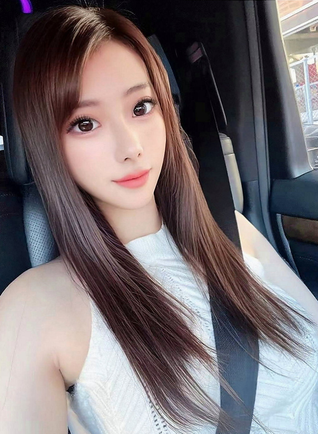 楠西好茶：瑞拉 |乖乖女|166cm|48kg|D罩杯|20歲|身材保養的很好，很有柔韌性，小腿很有力~身材很火爆，很性感微肉 恨不得馬上吃上一口